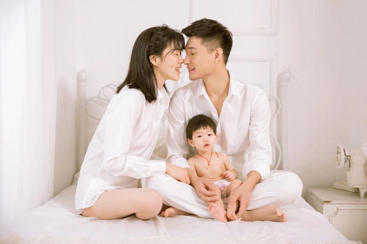 新娘当天抱小孩对谁不好