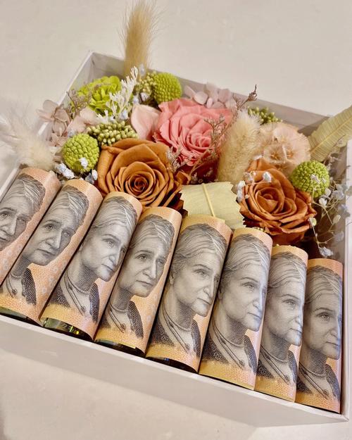 将自己的钱大部分都花到化妆品上的生肖