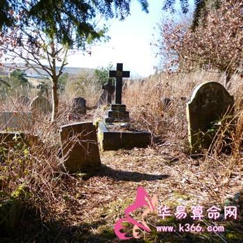 梦见墓穴 墓基 坟墓
