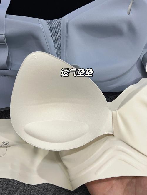 梦见男人穿文胸