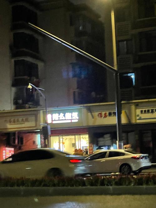 这样的店铺招牌,没出事真是命大
