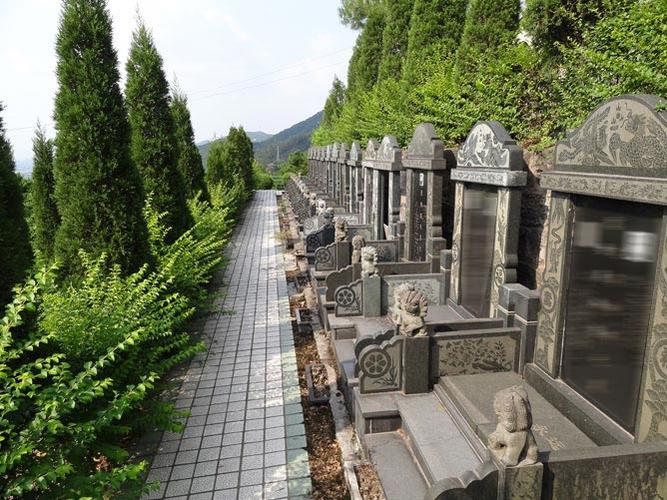 小区后面有公墓山好吗