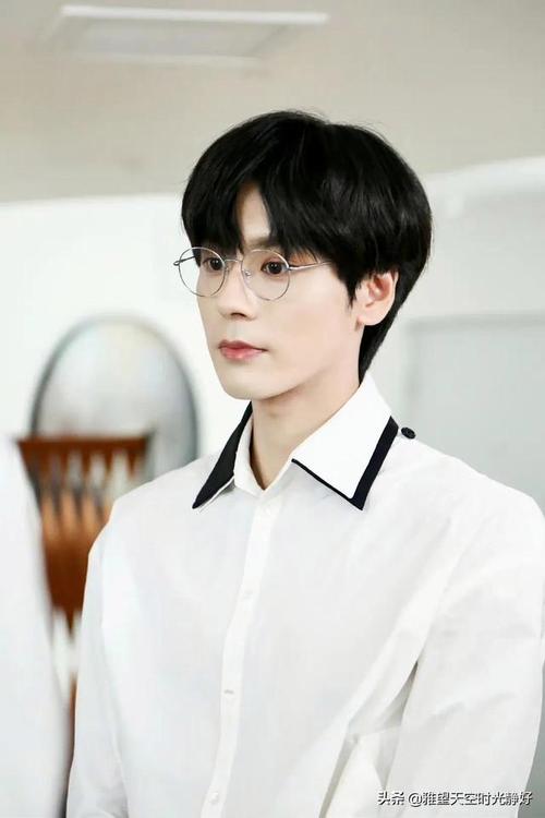 来谈谈哪些星座女喜欢禁欲系男神