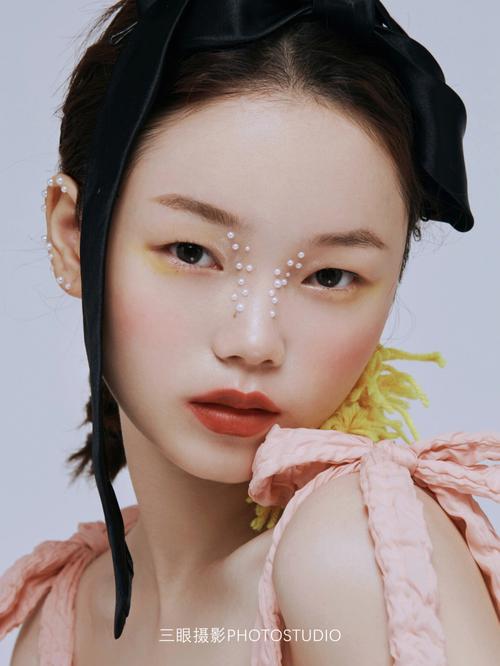 眼睛小的女生好不好