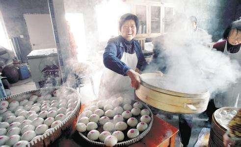 梦见过年回家蒸馒头