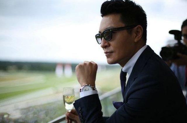 五十岁还有桃花运的男人长啥样