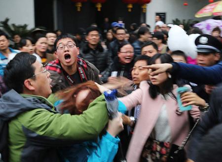 梦见被好多人追打,梦见被一群人追打是什么意思?