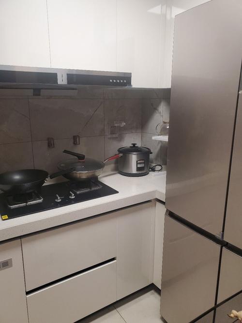 冰箱怎么才算正对着灶