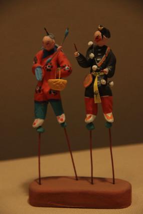 梦见自己踩高跷