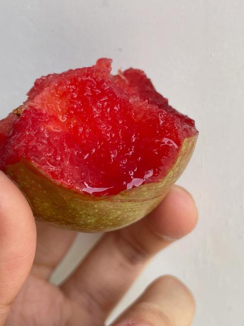 梦见摘红色的李子是什么意思