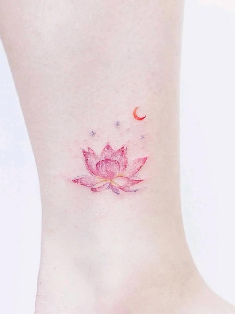 女人纹身纹莲花的寓意