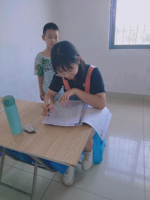 梦见教小孩读书