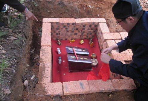 白腊金命的人迁坟需要注意什么事项?