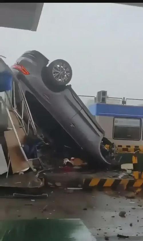 做梦梦见车祸但自己没事,险中求贵