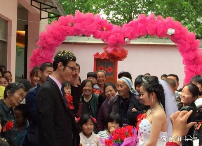 梦见婚礼场面是什么兆头,梦见亲人掉水里了是什么兆头