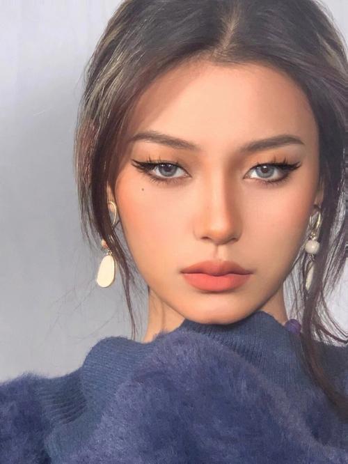 聪明、魅惑的狐狸眼的女人性格分析