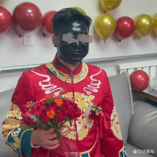 邯郸婚俗:新郎娶媳妇抹黑脸