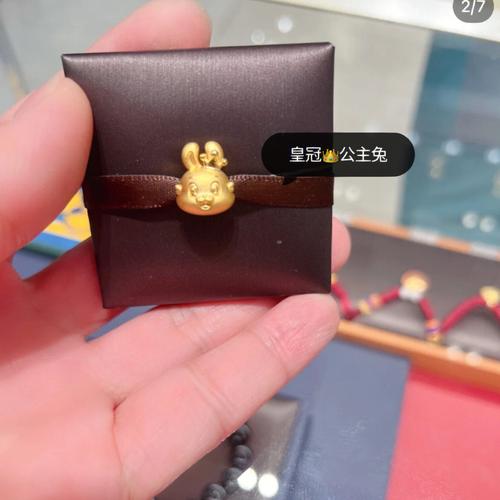 关灯后 属兔女生最喜欢跟男友聊什么