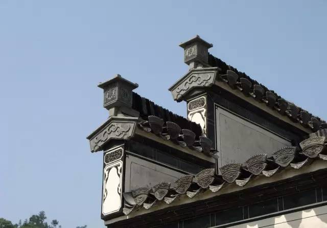 自建房屋檐筑龙难驾驭