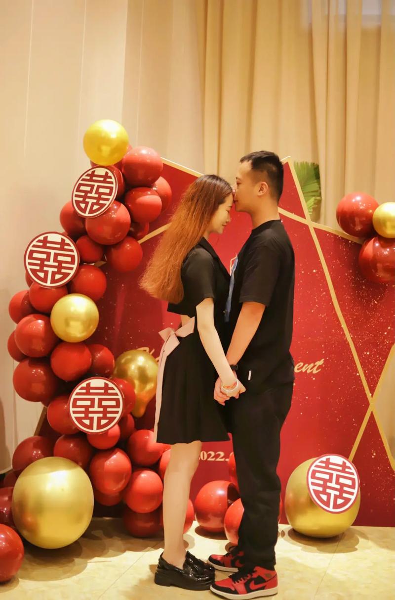 订婚宴应该由谁家请客