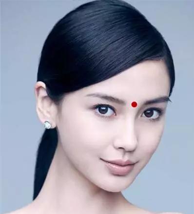 女人眉心正中央一颗痣好不好