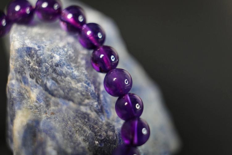 梦到紫水晶