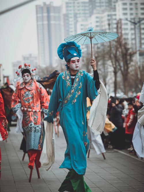梦见踩高跷怎么回事