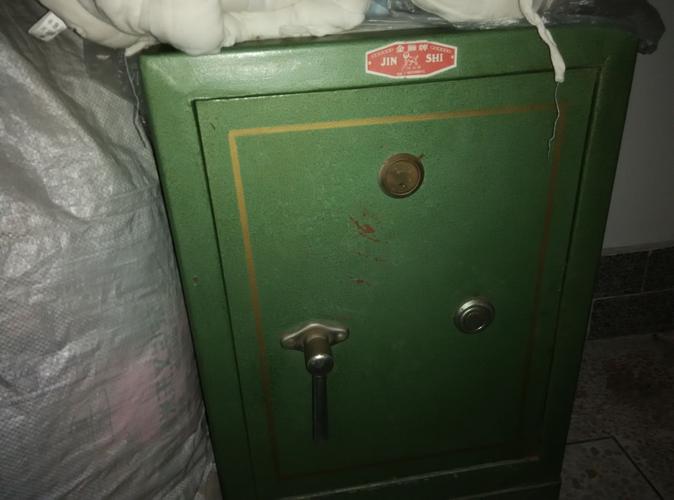 梦见保险柜被盗和保险箱空的