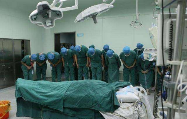 为什么不能摸死人的脸