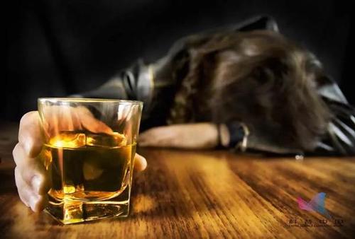 酒后误事,属狗男醉酒后会做什么
