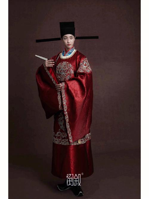 新中式婚礼新郎可以穿西服吗