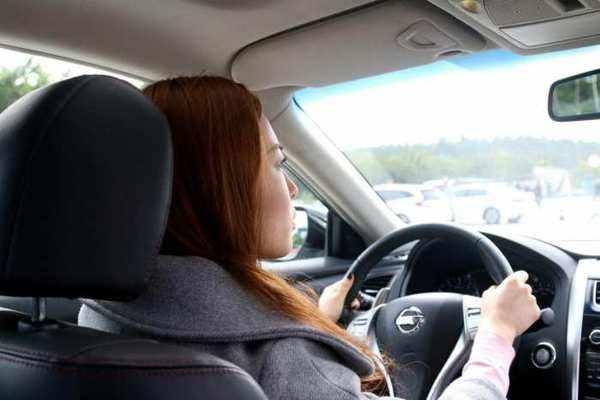 女人梦见下坡路很顺利,女人梦见自己在开车很顺利