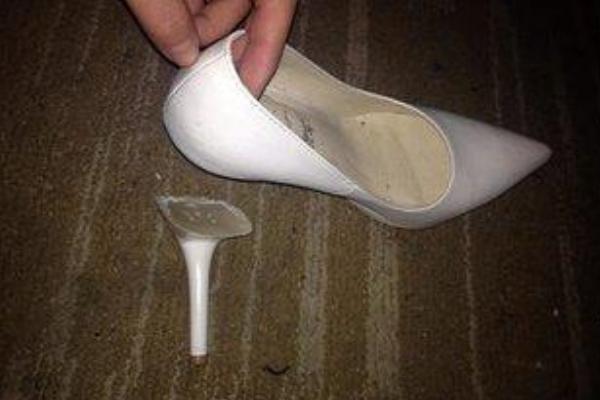 女人梦见鞋破了
