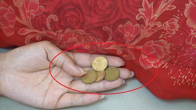 枕头下放6个硬币好不好