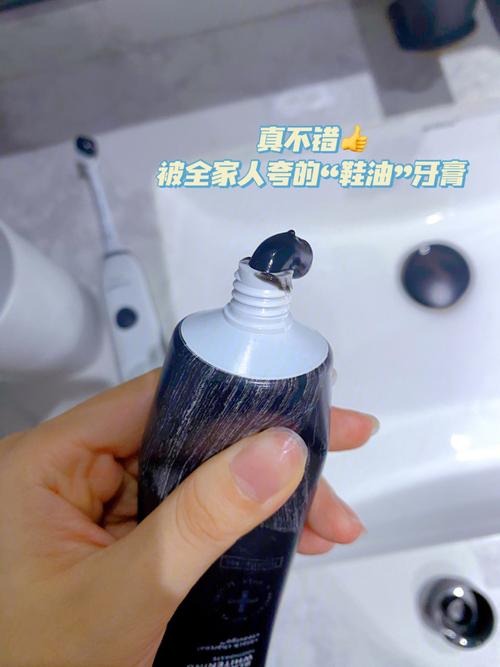 梦见挤出的牙膏变成鞋油