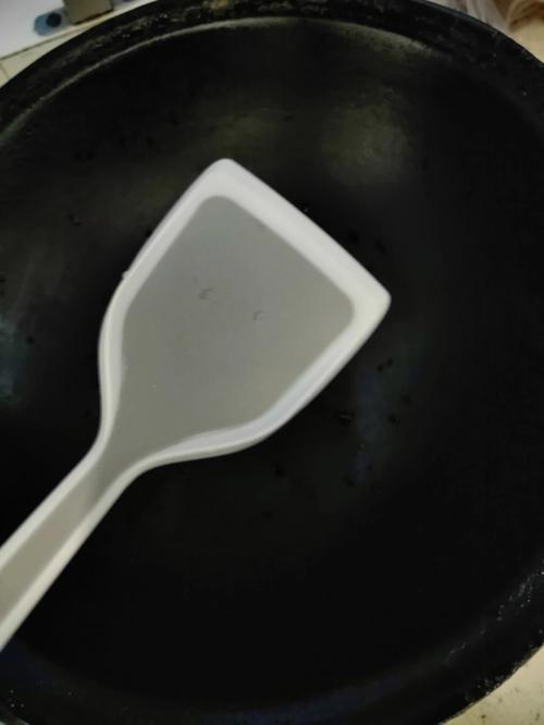 梦见有人拿我的锅铲是什么意思