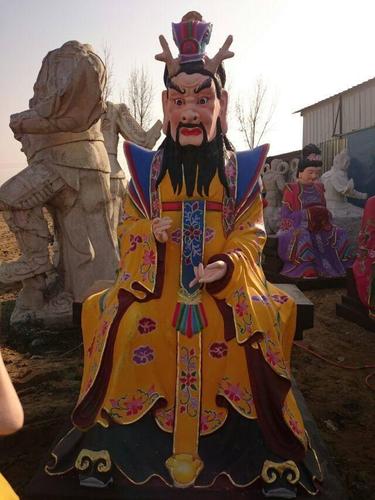梦见龙王爷天上我跪拜