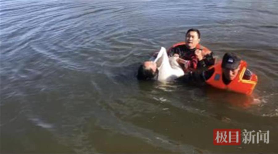 梦见成功救起落水女人什么意思