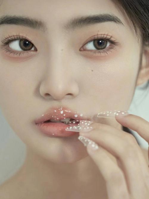 脸上三颗痣成三角形的女人好吗