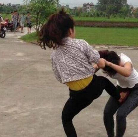 和女人打架