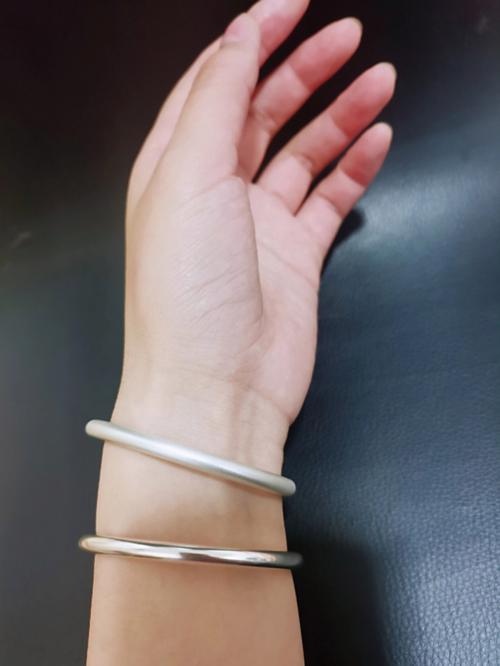 银手镯戴哪只手吉利