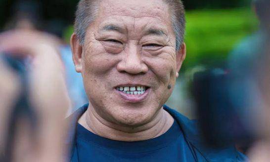 男人嘴有点歪的人命好吗
