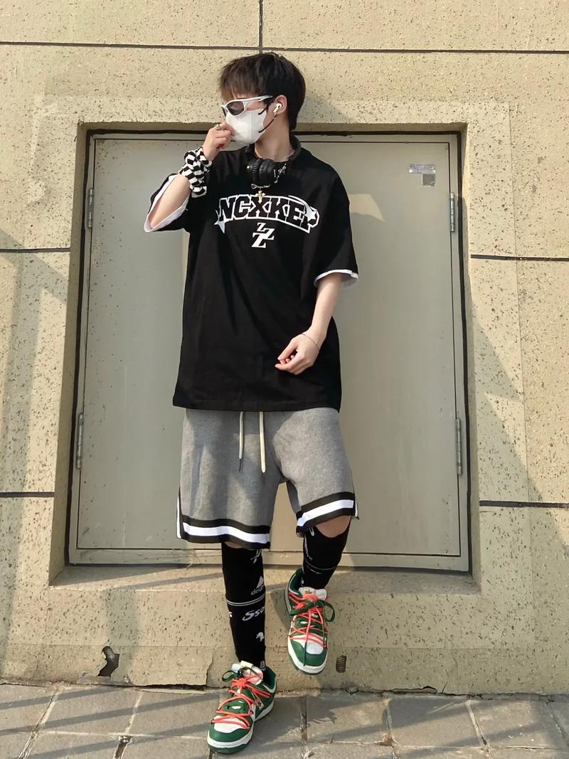 当属羊女突然被前任抱住