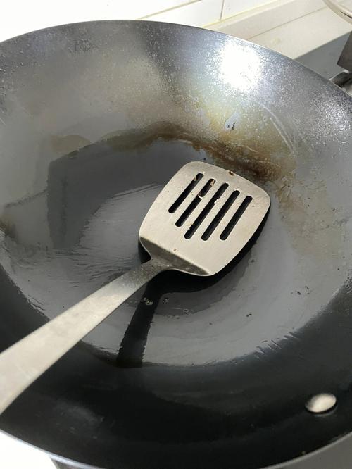 梦见铁锅是空的