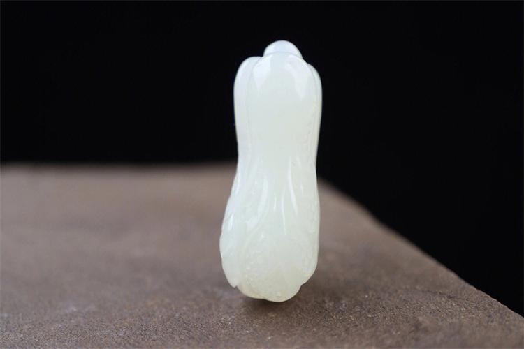 玉白菜的寓意吊坠
