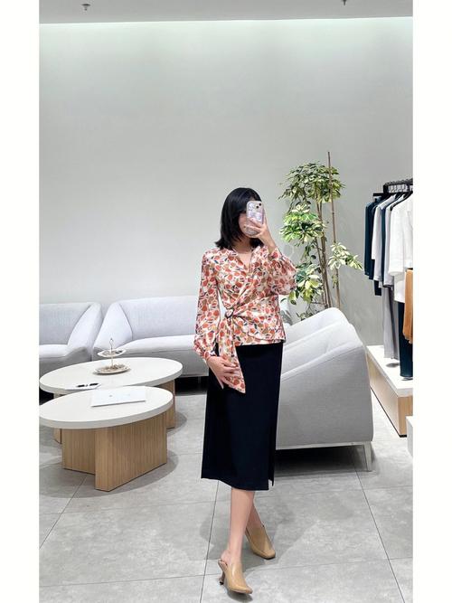 参加婚礼穿什么衣服适合