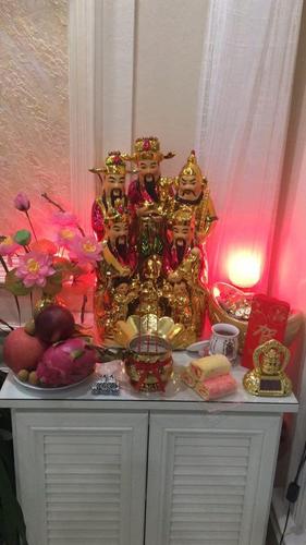 财神桌子能放花吗?