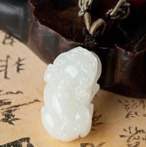 属蛇的人适合佩戴什么