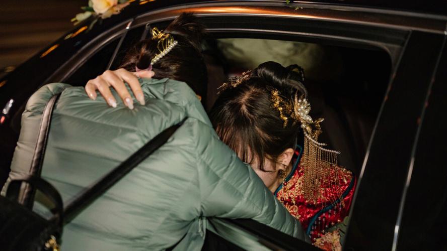 出嫁女妈妈可以送上婚车吗