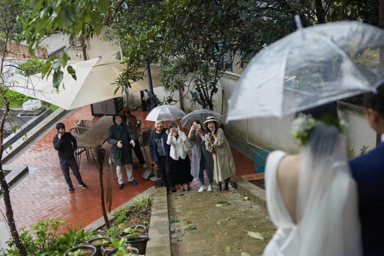 结婚完了下午下雨好吗
